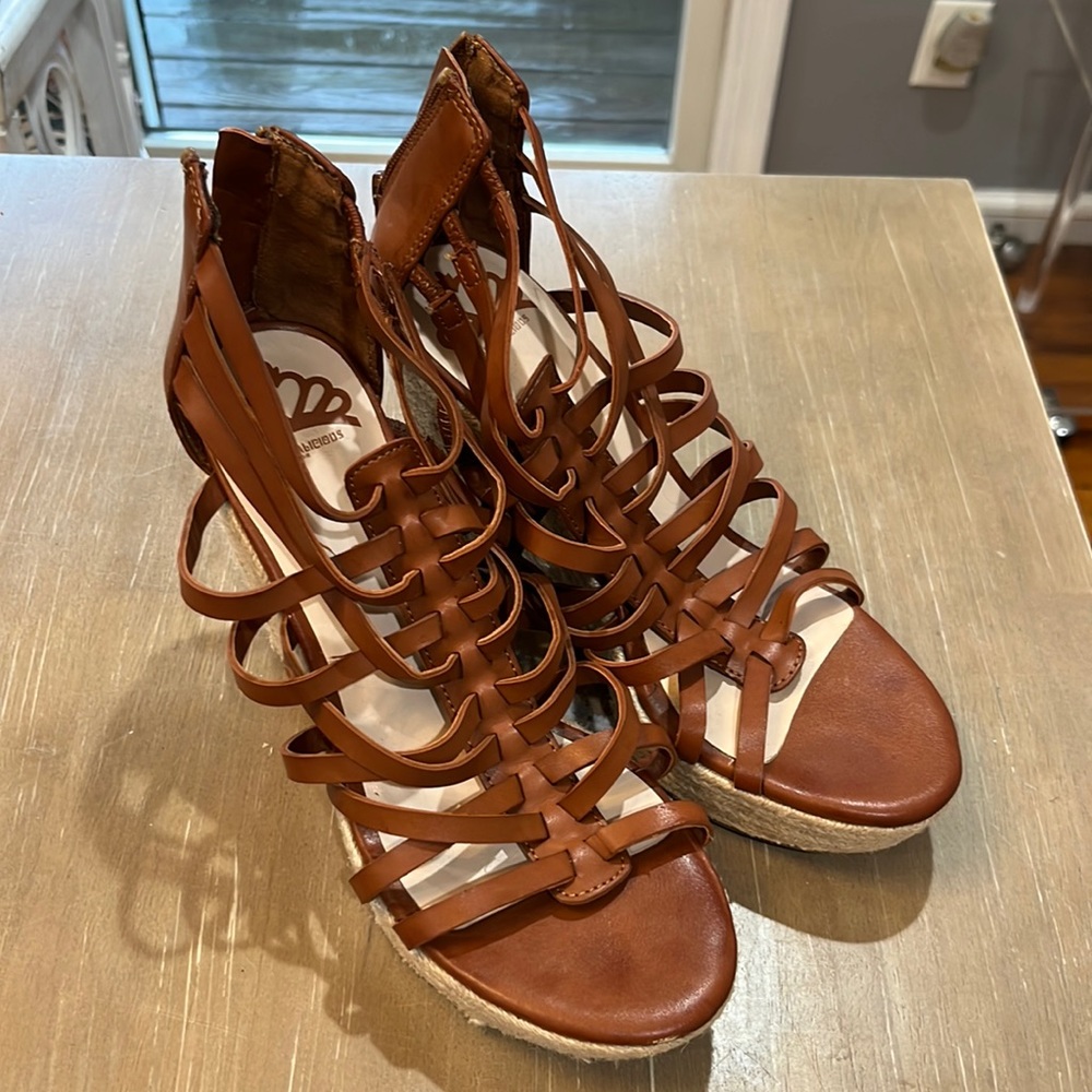 Fergalicious platform woven espadrille sandal  size 9